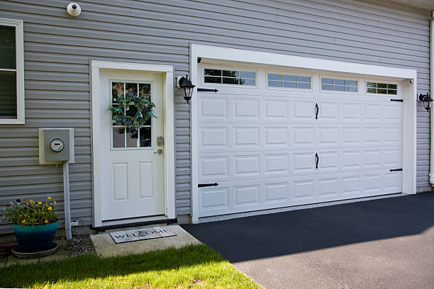 24/7 Emergency Garage Door Panel Replacement experts in Las Lomas, CA